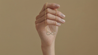 La vraie signification du collier Infini : Bien plus qu'un simple symbole mathématique.